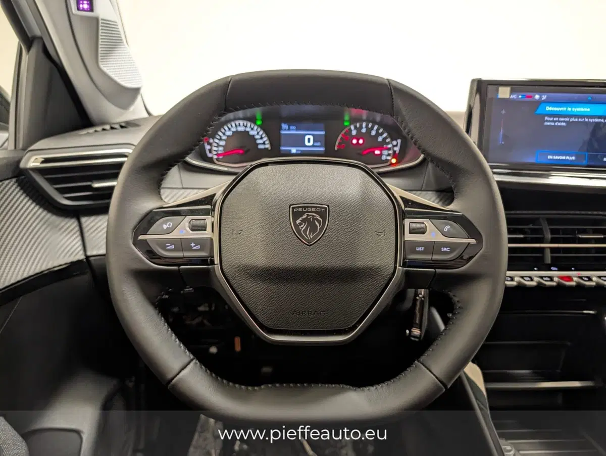 Peugeot 208 nuova a Teramo (17)