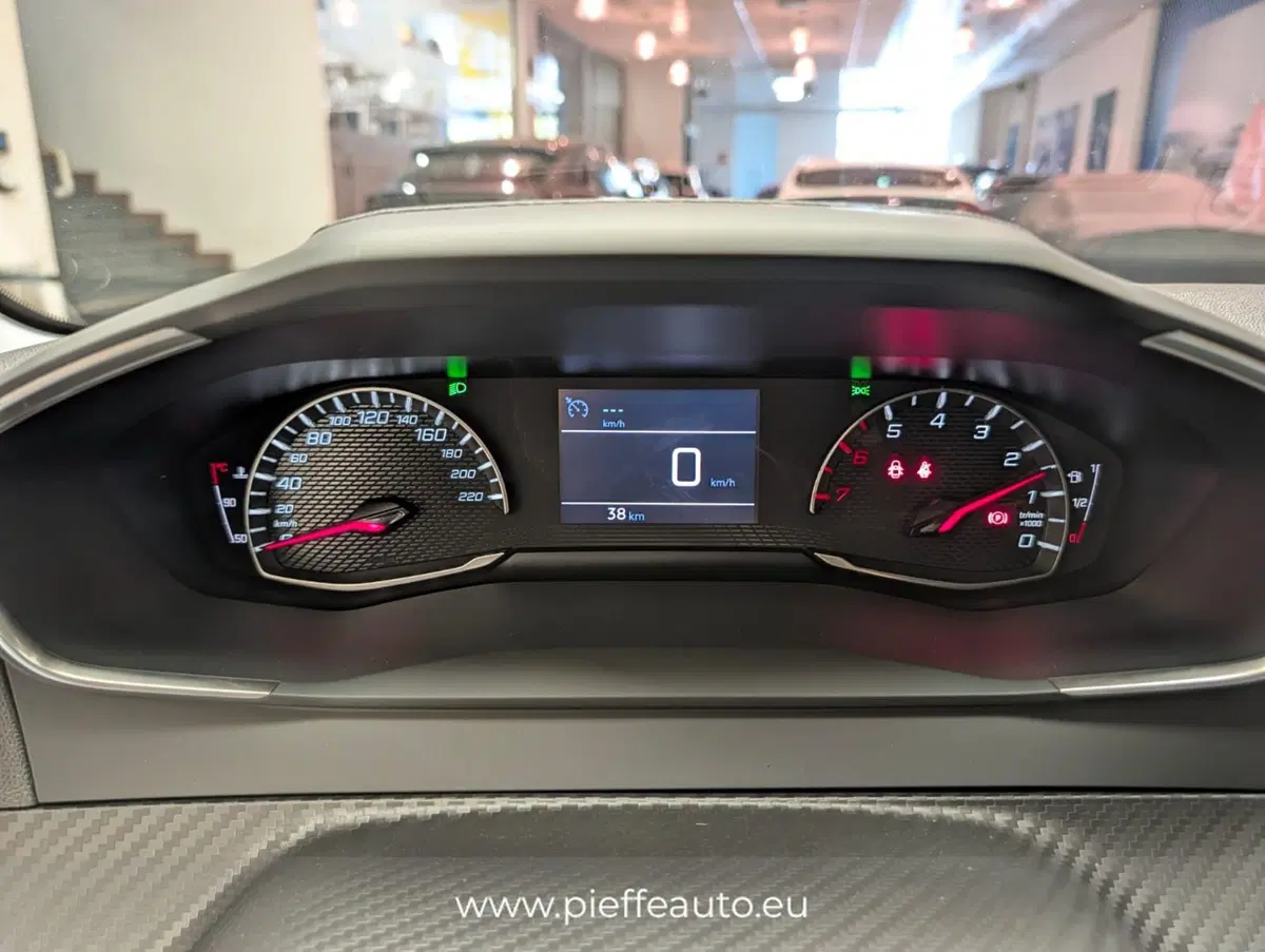 Peugeot 208 nuova a Teramo (18)