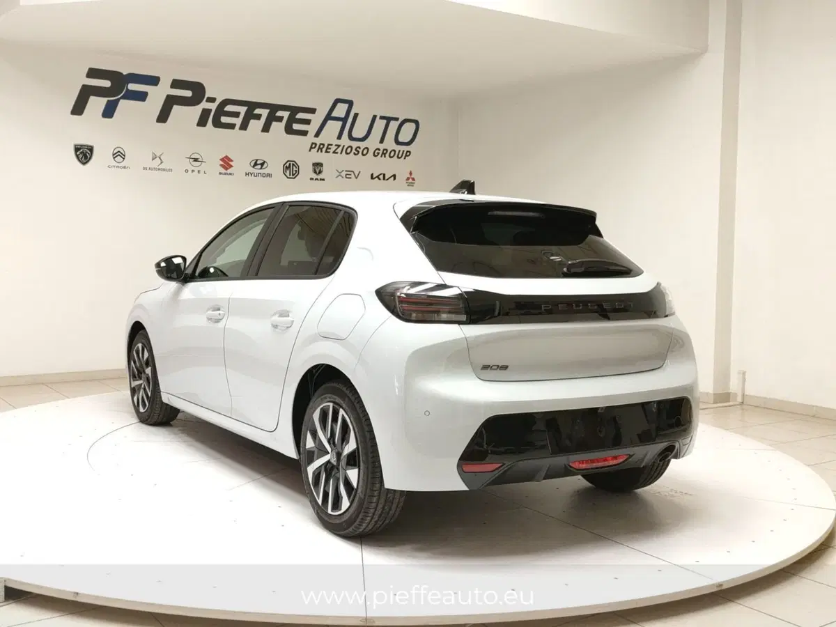Peugeot 208 nuova a Teramo (3)