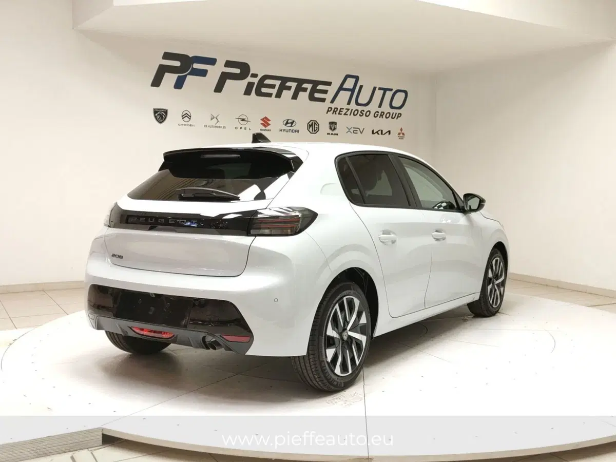 Peugeot 208 nuova a Teramo (4)