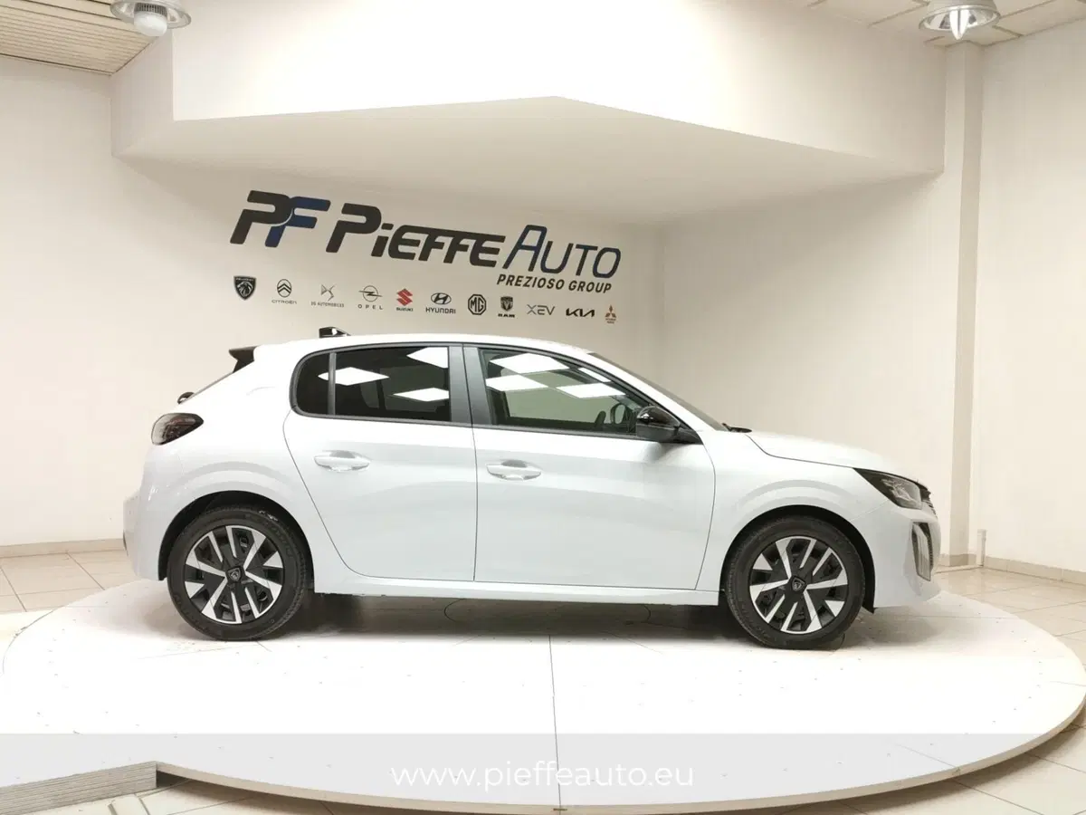 Peugeot 208 nuova a Teramo (5)