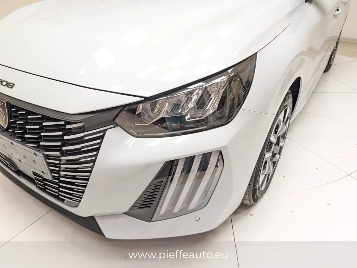 Peugeot 208 nuova a Teramo (8)