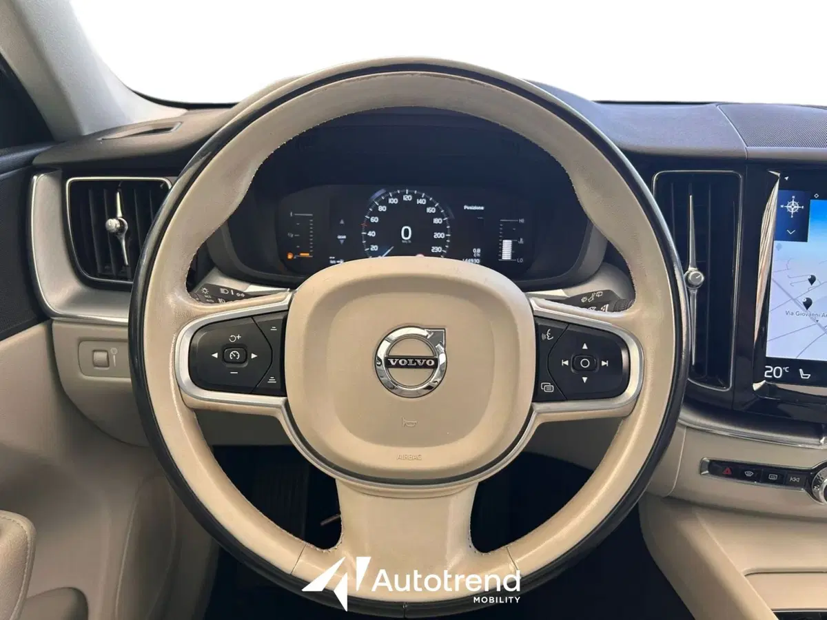Volvo XC60 usata a Bari (10)