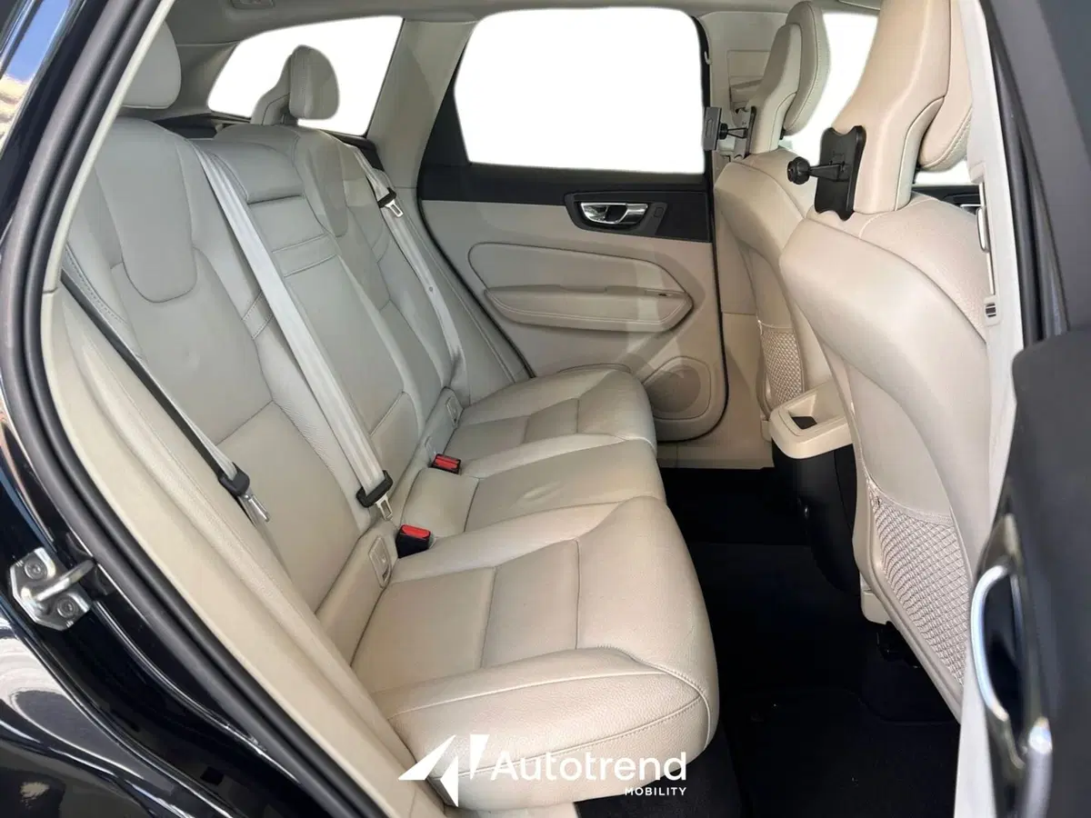 Volvo XC60 usata a Bari (15)