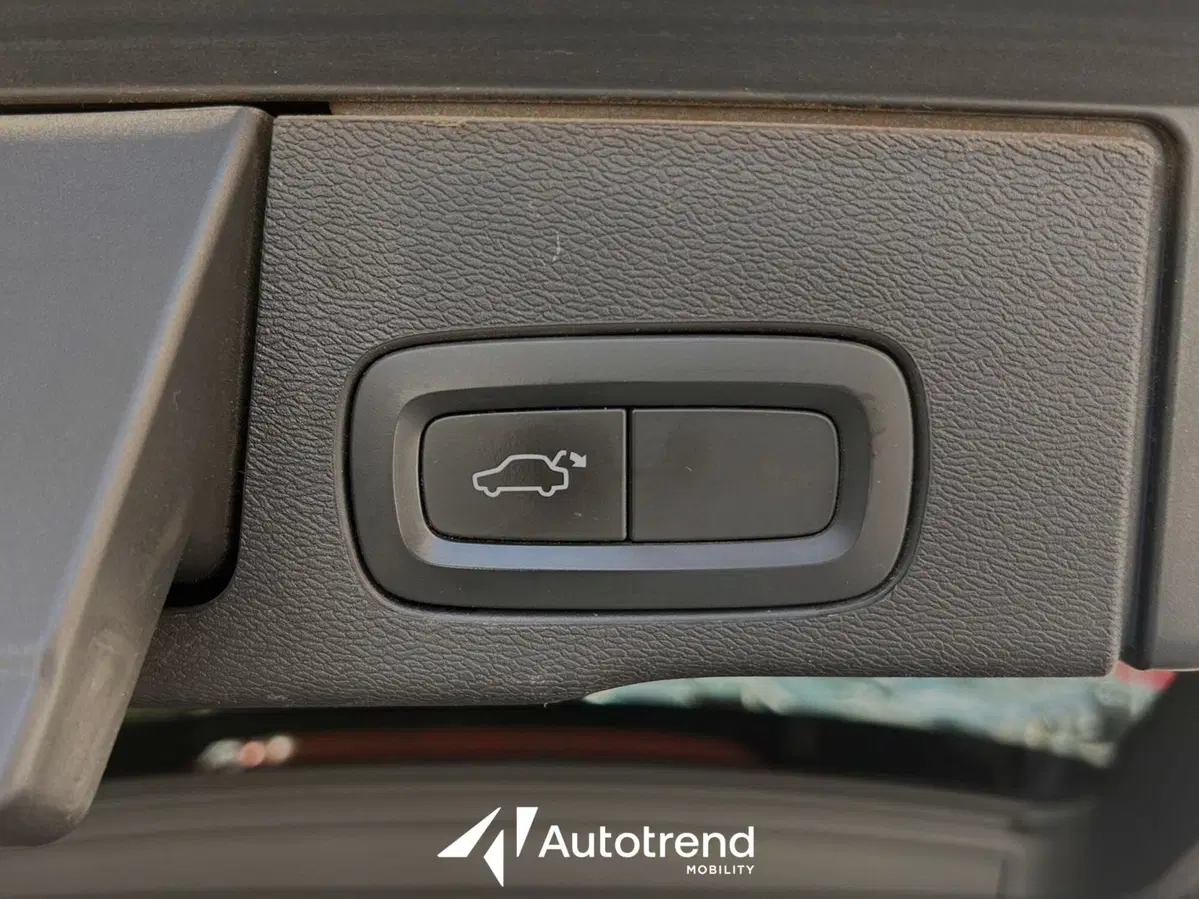 Volvo XC60 usata a Bari (16)