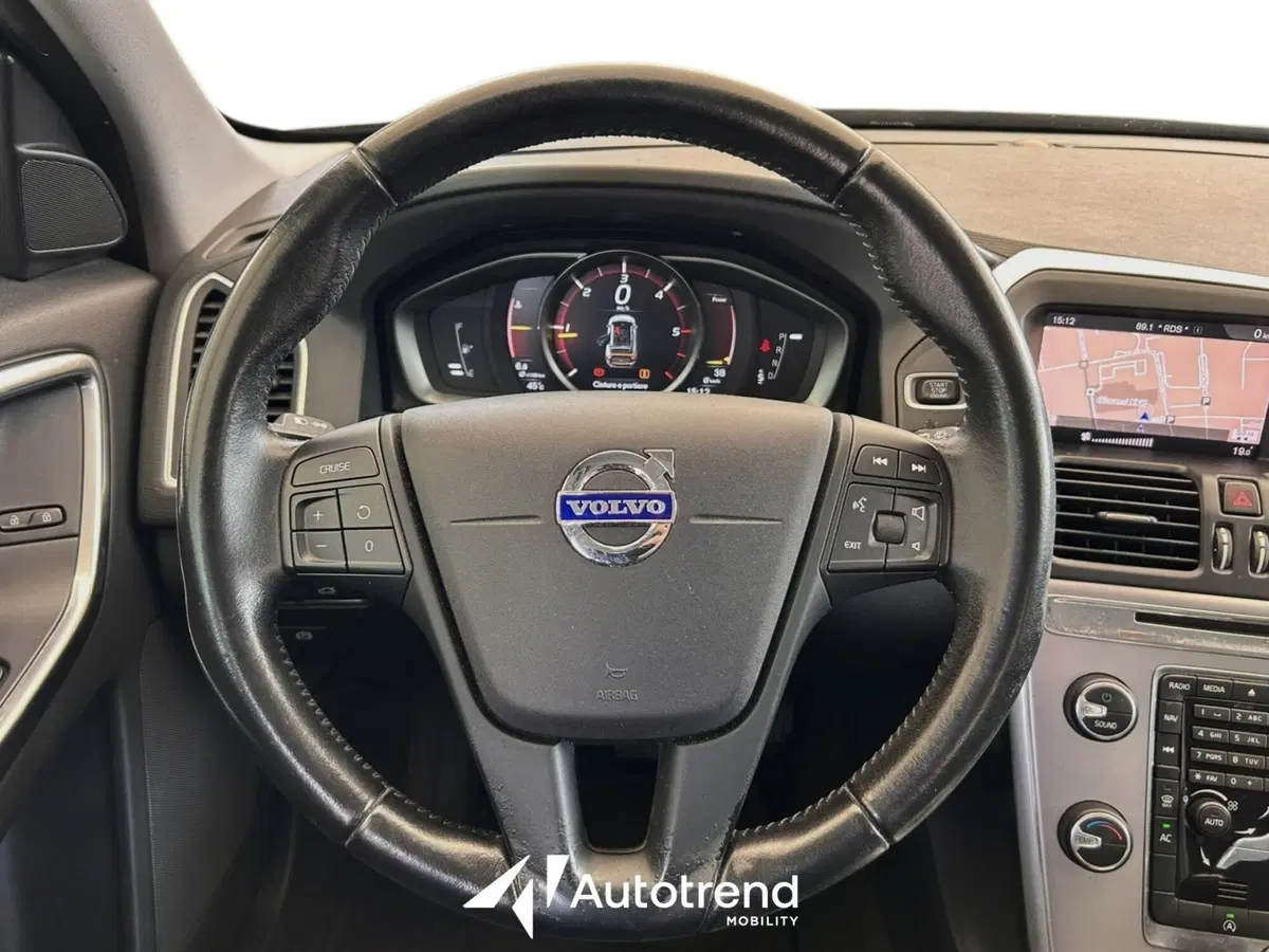 Volvo XC60 usata a Bari (10)