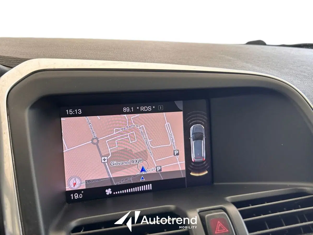 Volvo XC60 usata a Bari (12)