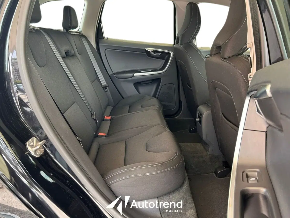 Volvo XC60 usata a Bari (14)