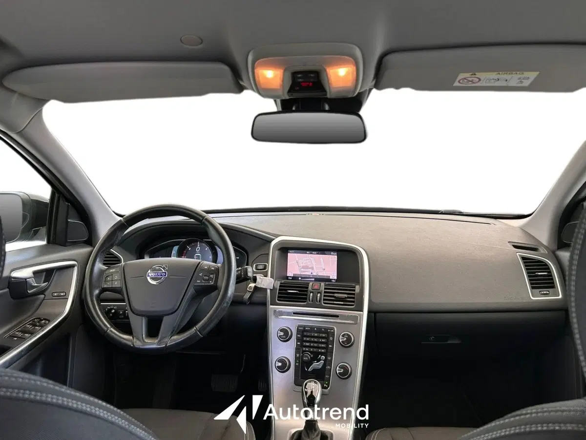 Volvo XC60 usata a Bari (8)