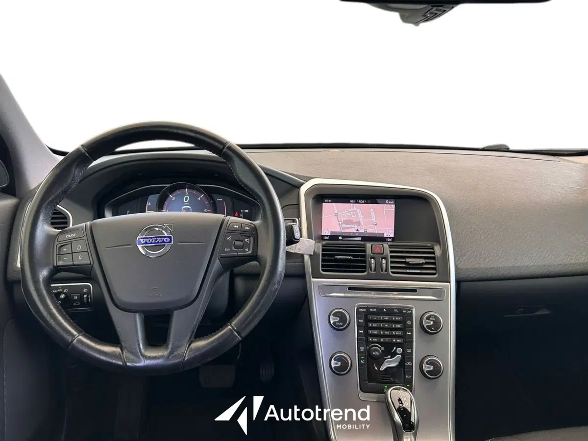 Volvo XC60 usata a Bari (9)