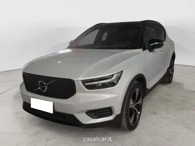 Volvo XC40 T5 Recharge Plug-in Hybrid R-design del 2022 usata a Sala Consilina