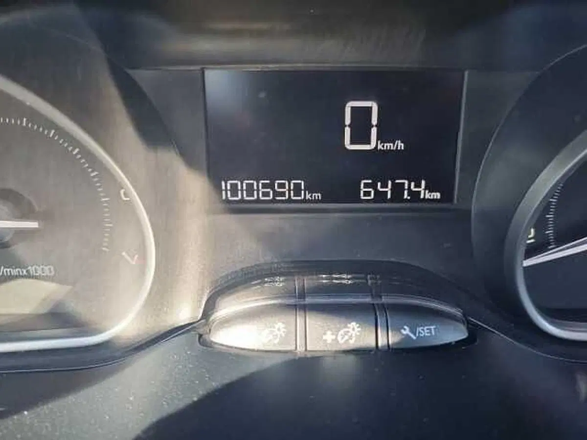 Peugeot 208 usata a Siena (9)