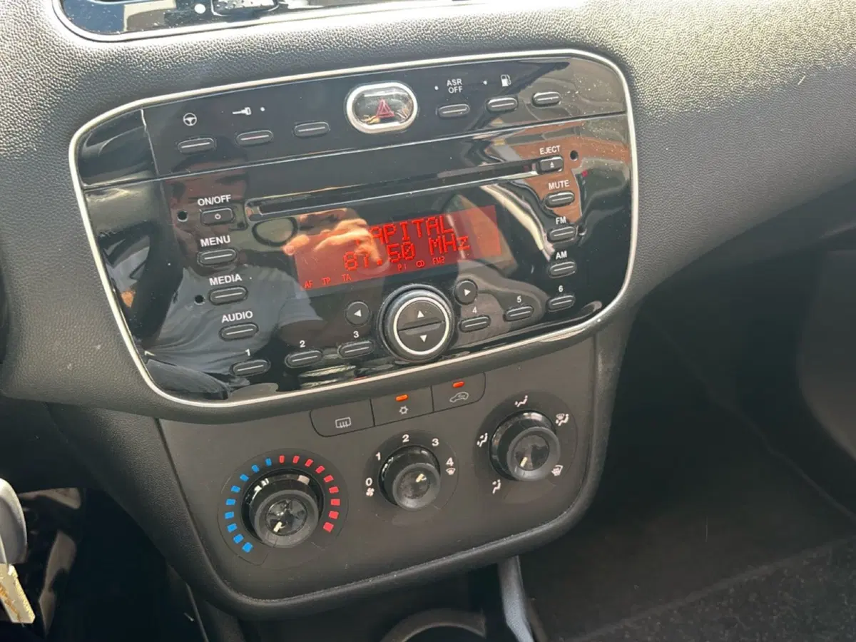 Fiat Punto usata a Bologna (11)