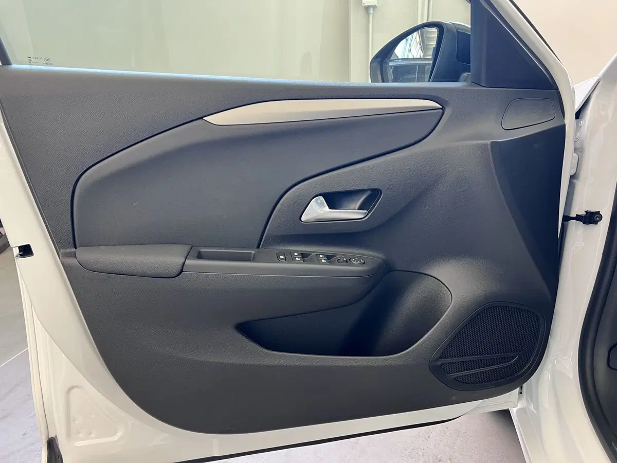 Opel Corsa nuova a Bari (10)