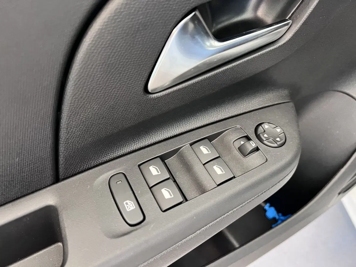 Opel Corsa nuova a Bari (12)