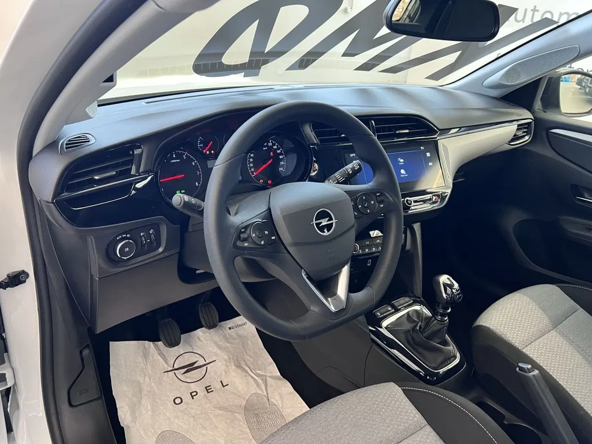 Opel Corsa nuova a Bari (13)