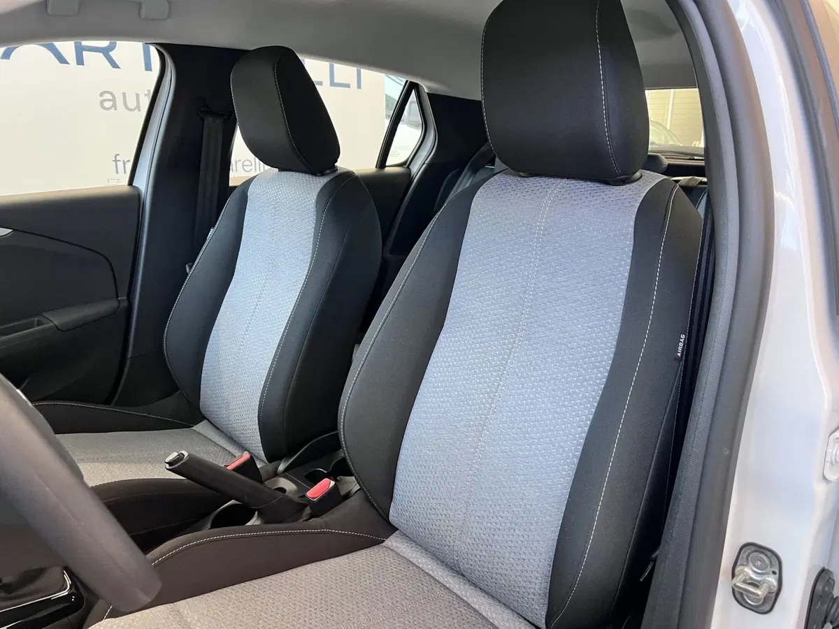 Opel Corsa nuova a Bari (14)