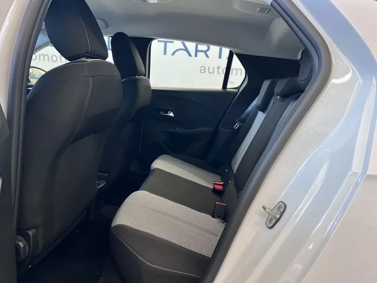 Opel Corsa nuova a Bari (16)