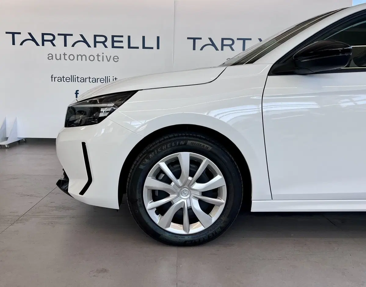 Opel Corsa nuova a Bari (4)