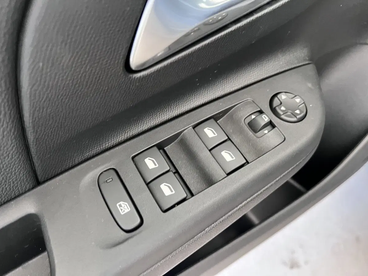 Opel Corsa nuova a Bari (13)