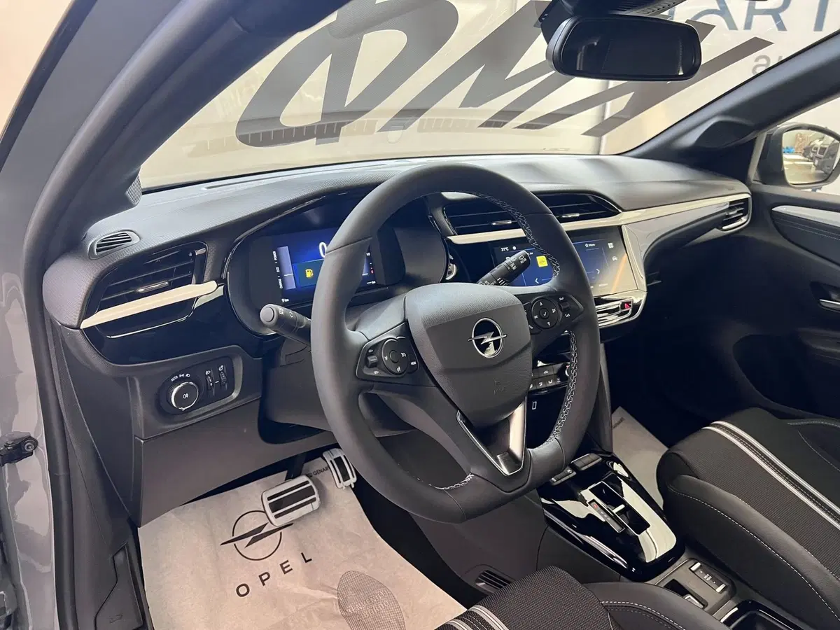 Opel Corsa nuova a Bari (14)