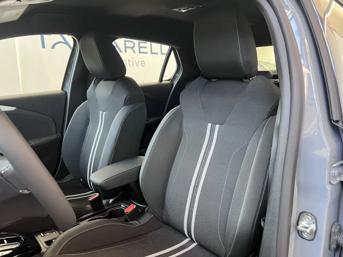 Opel Corsa nuova a Bari (15)