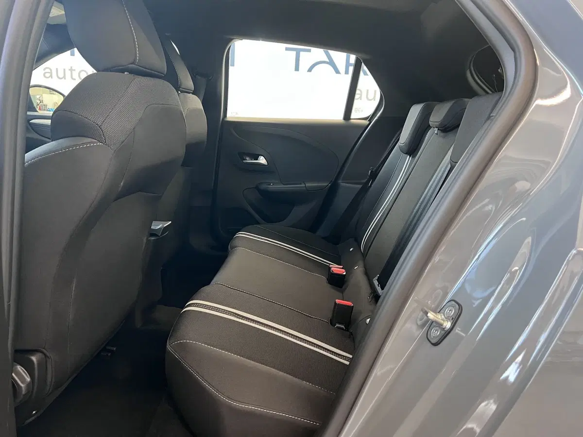 Opel Corsa nuova a Bari (17)