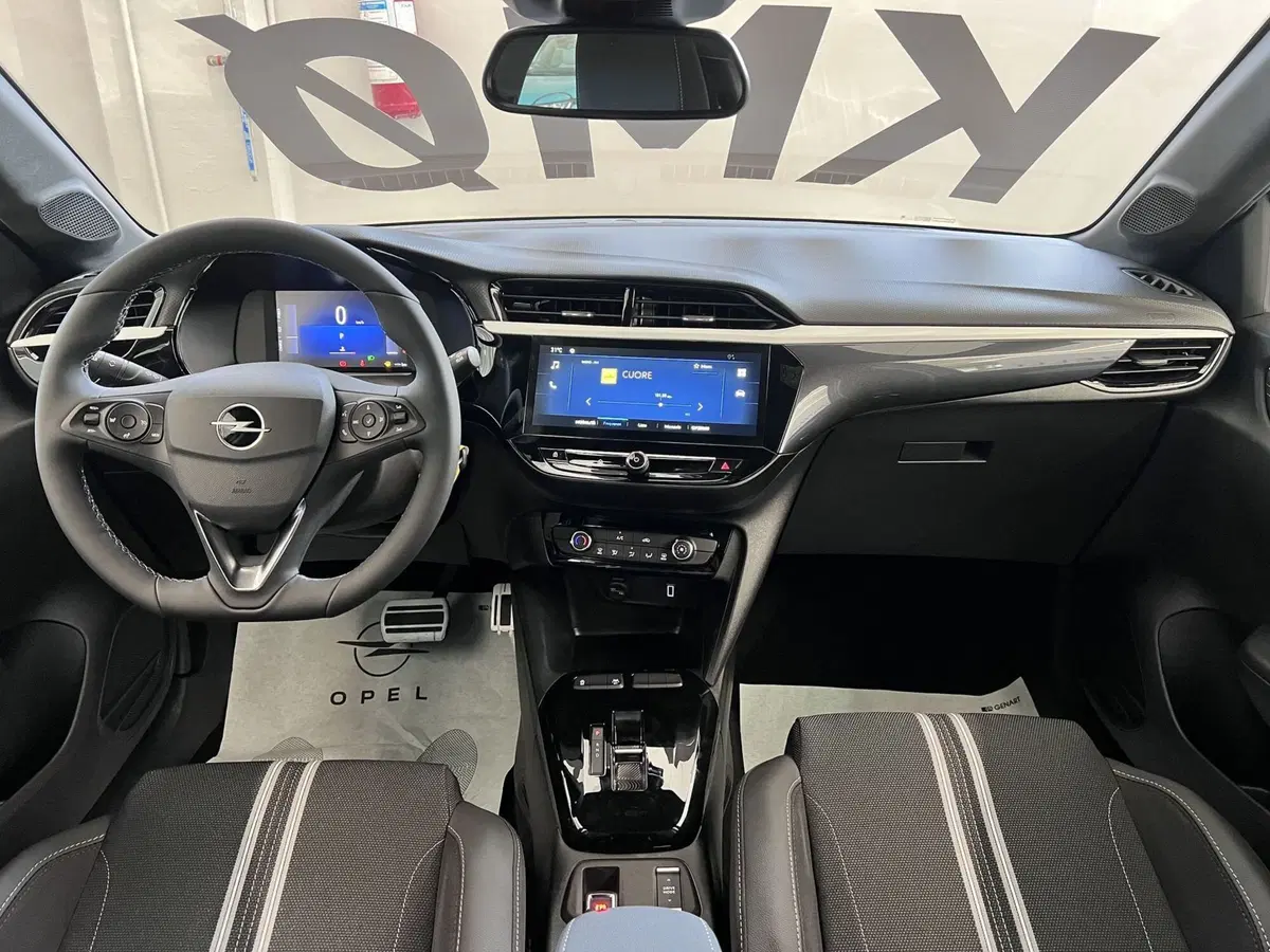 Opel Corsa nuova a Bari (18)
