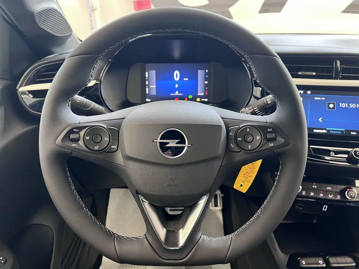 Opel Corsa nuova a Bari (20)