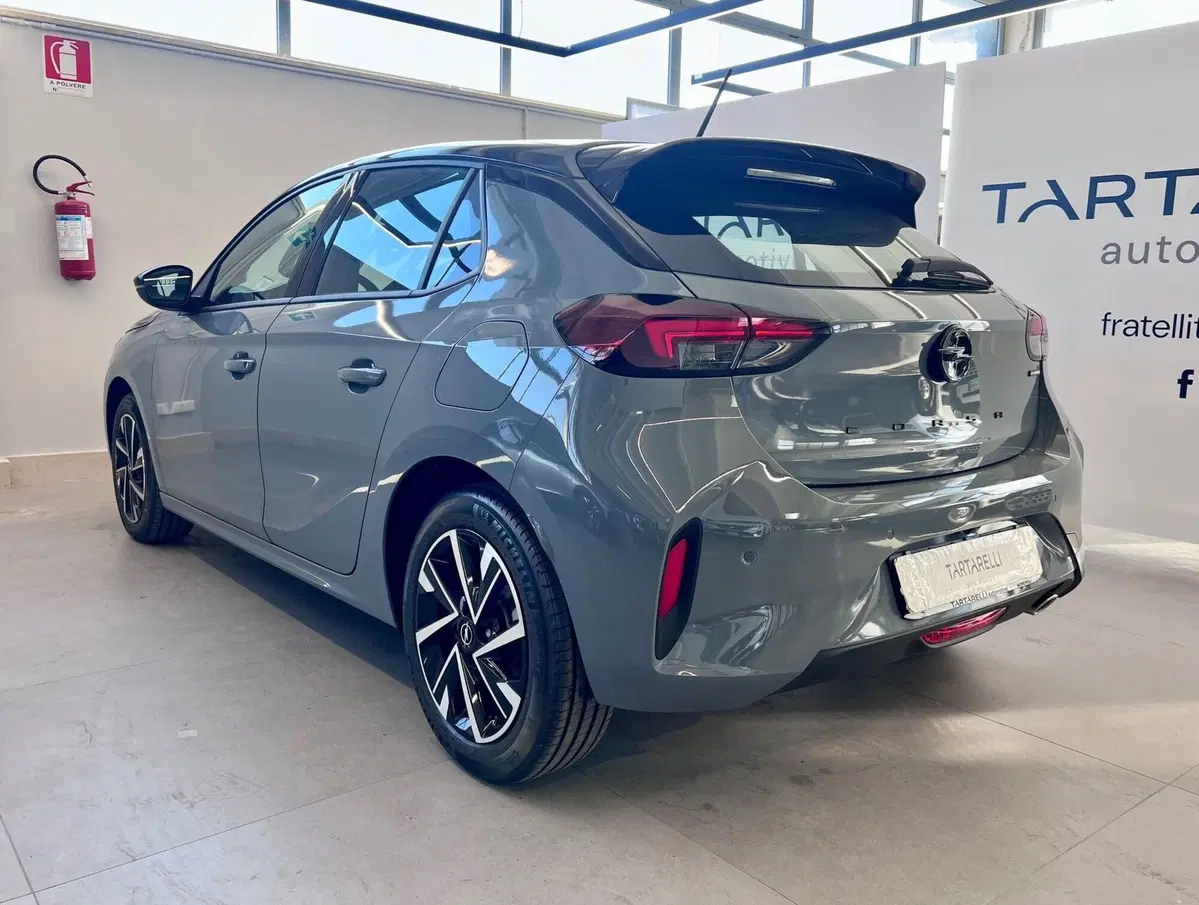 Opel Corsa nuova a Bari (6)
