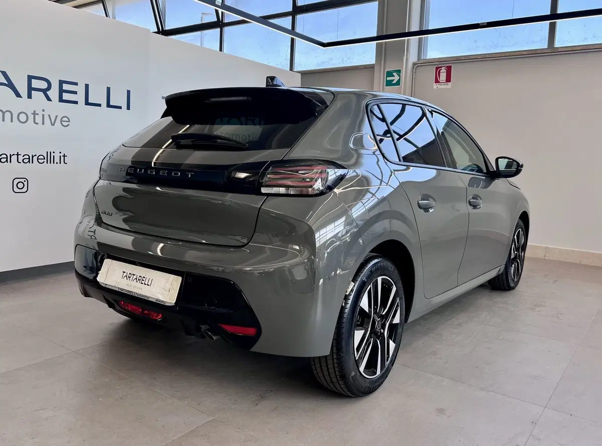 Peugeot 208 nuova a Bari (7)
