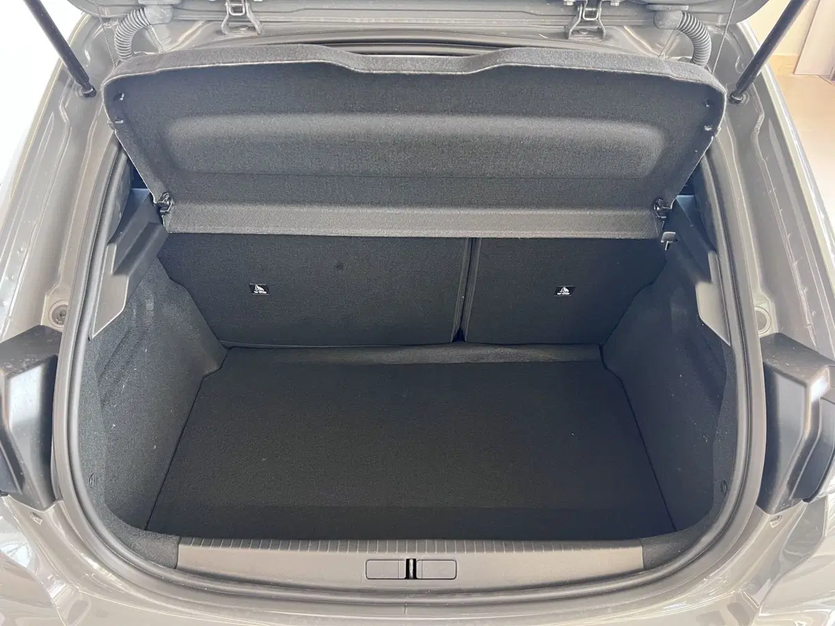 Peugeot 208 nuova a Bari (8)