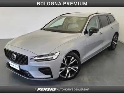 Volvo V60 2.0 b4 Plus Dark auto del 2024 usata a Casalecchio di Reno
