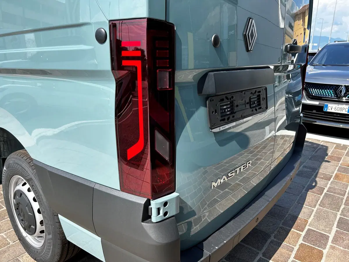 Renault Master Furgone nuova a Treviso (9)