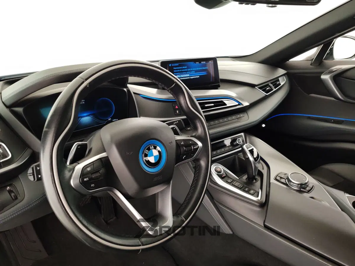 BMW i8 Coupé usata a Massa-Carrara (11)