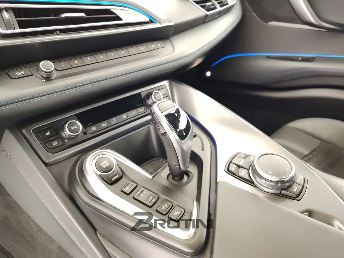 BMW i8 Coupé usata a Massa-Carrara (13)