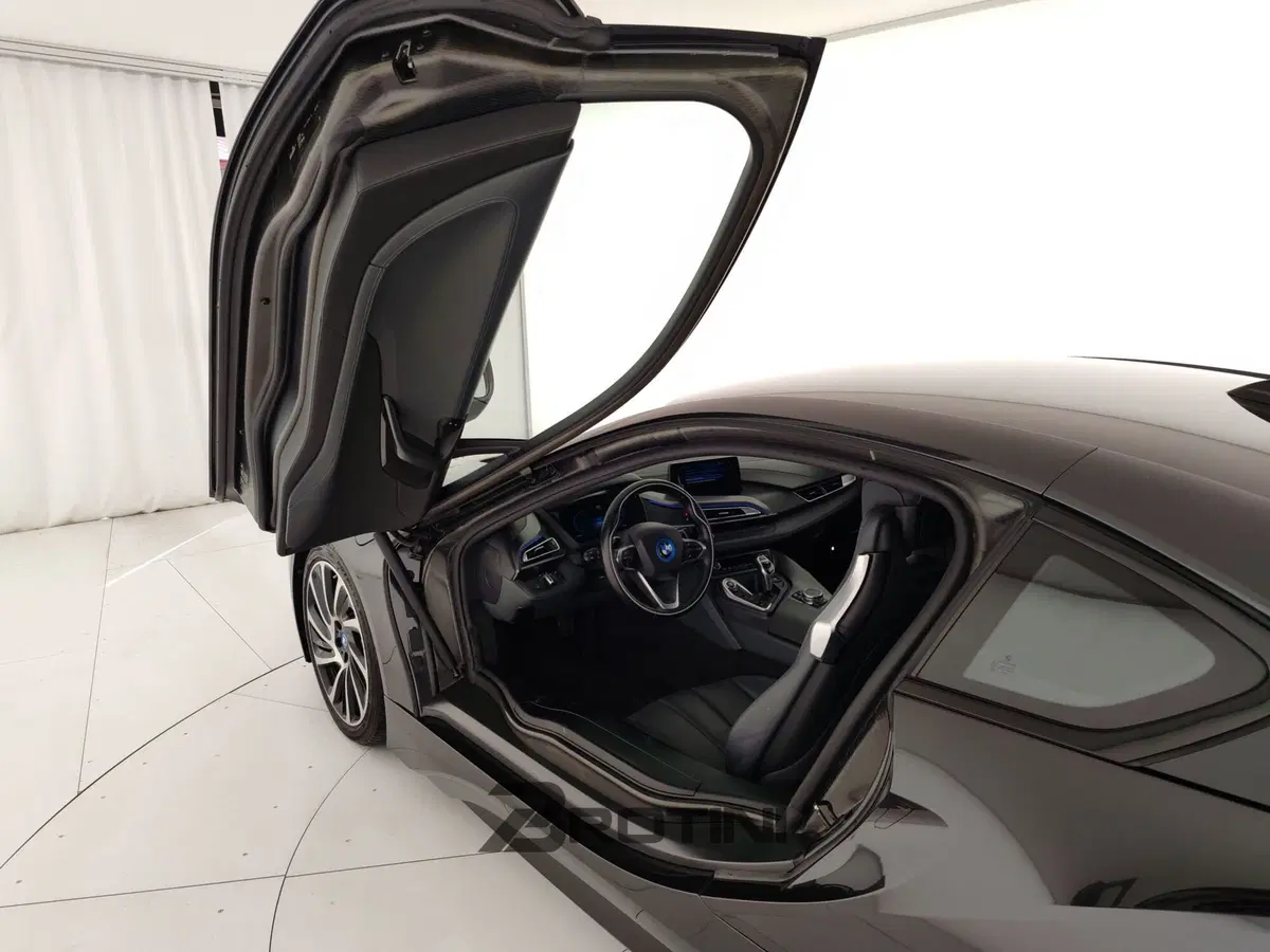 BMW i8 Coupé usata a Massa-Carrara (7)