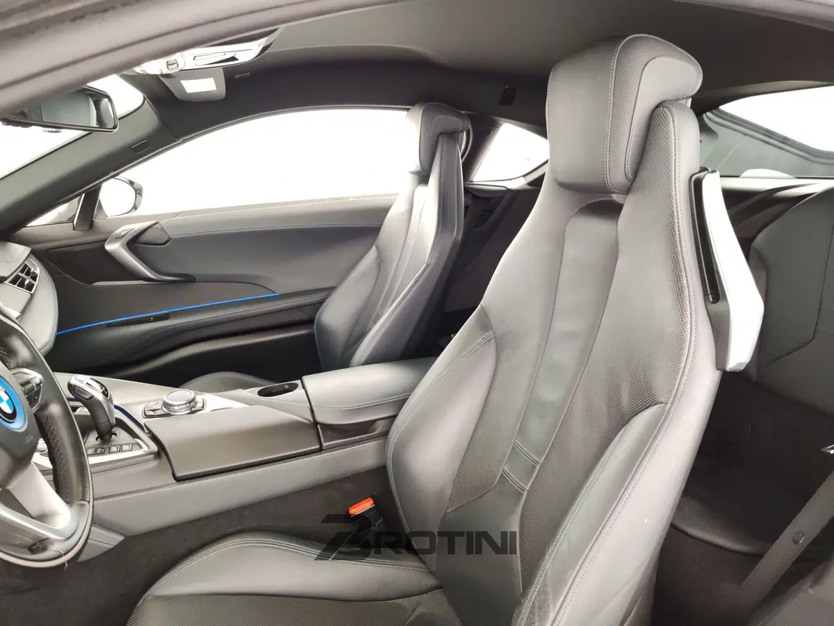 BMW i8 Coupé usata a Massa-Carrara (9)