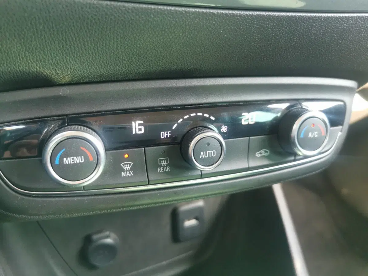 Opel Crossland usata a Taranto (16)