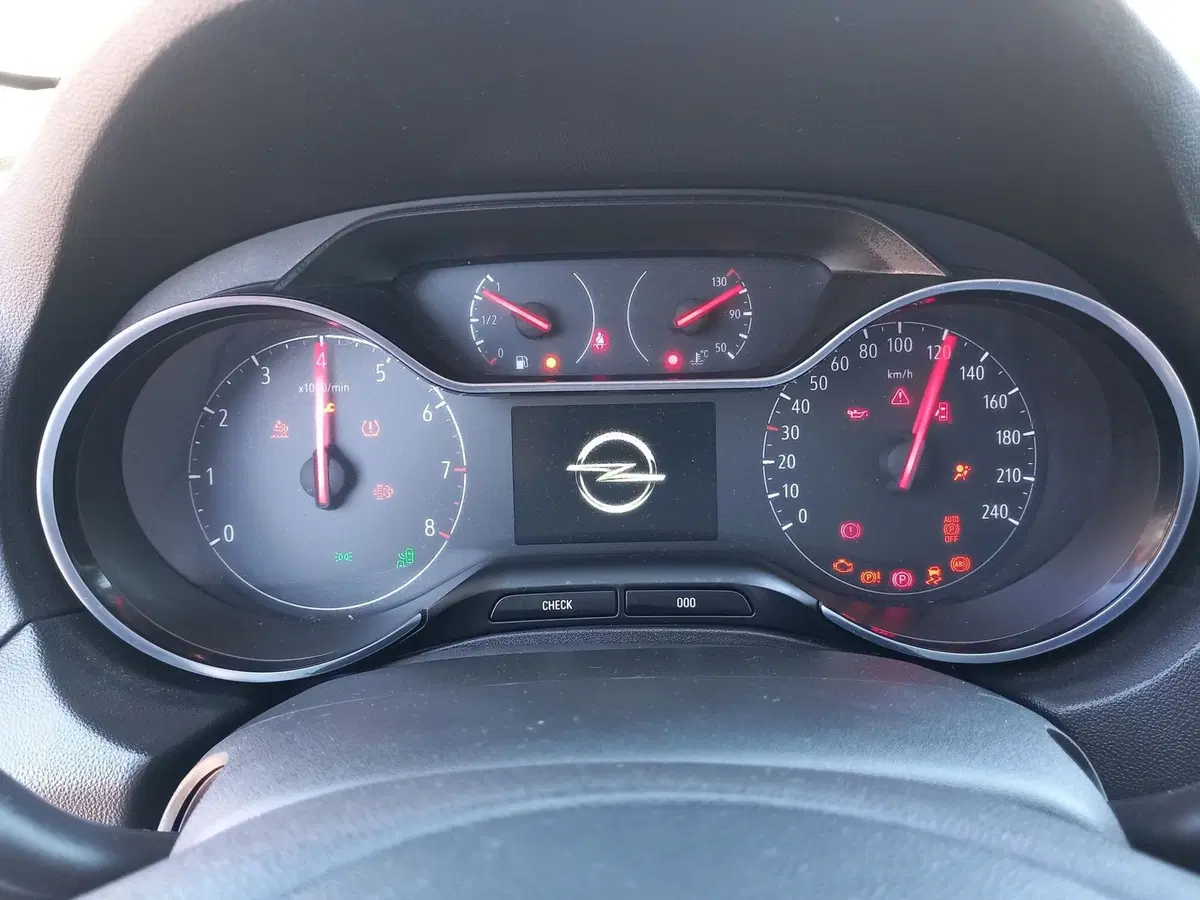 Opel Grandland X usata a Lucca (16)