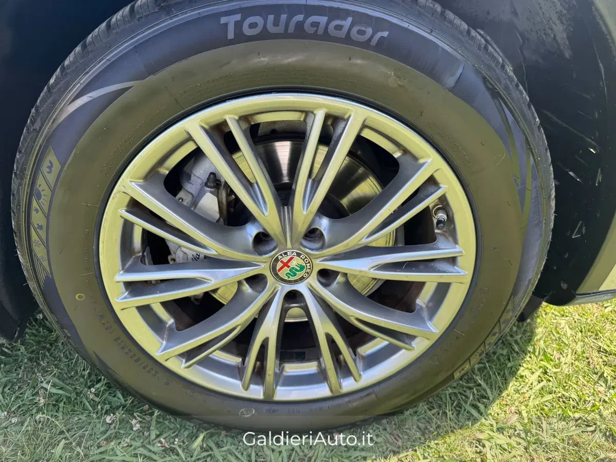 Alfa Romeo Stelvio usata a Salerno (12)