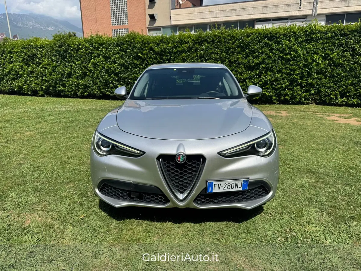 Alfa Romeo Stelvio usata a Salerno (2)