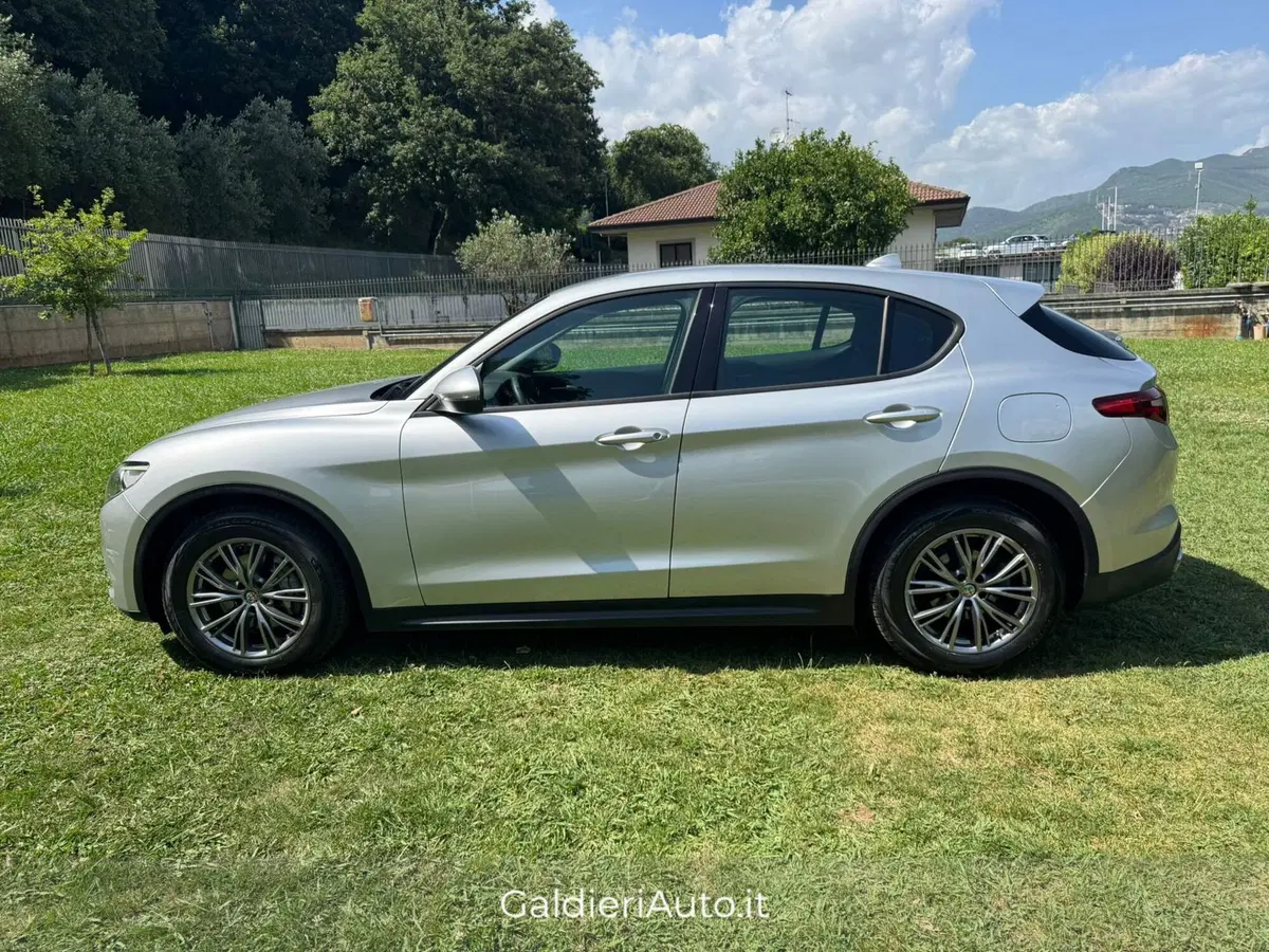 Alfa Romeo Stelvio usata a Salerno (4)