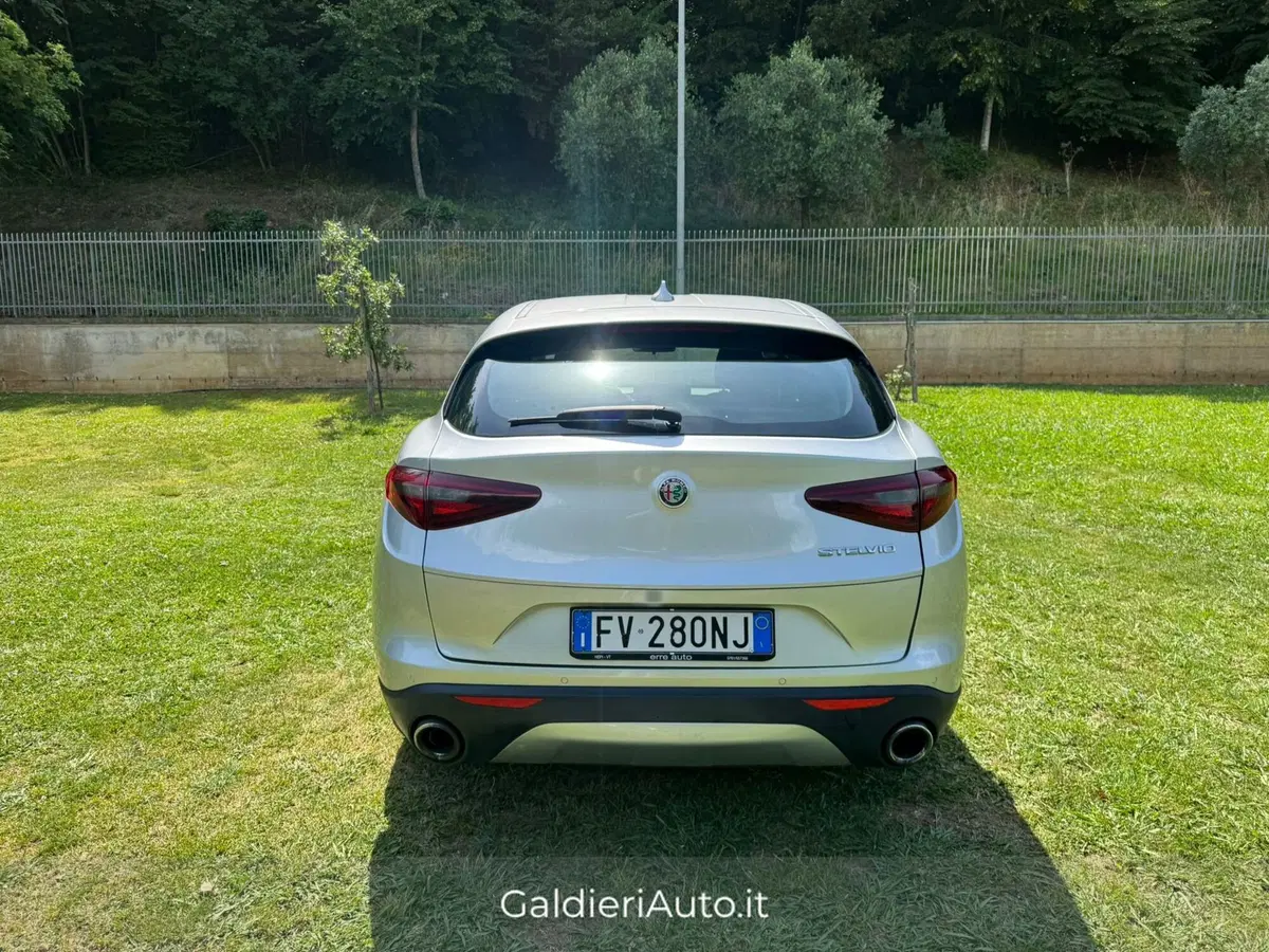 Alfa Romeo Stelvio usata a Salerno (6)