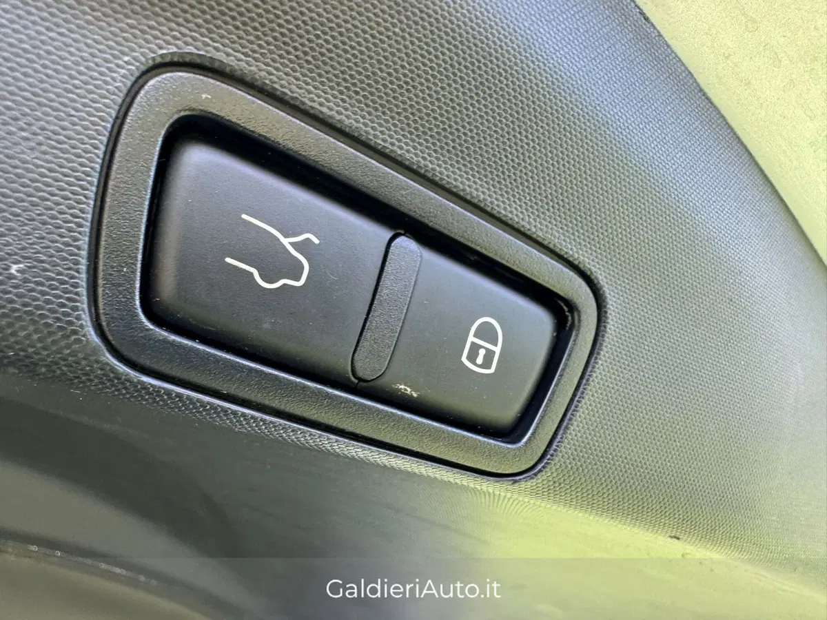 Alfa Romeo Stelvio usata a Salerno (9)