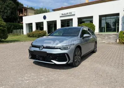 Volkswagen Golf Variant 1.5 eTSI 150 CV EVO ACT DSG R-Line nuova a Casatenovo