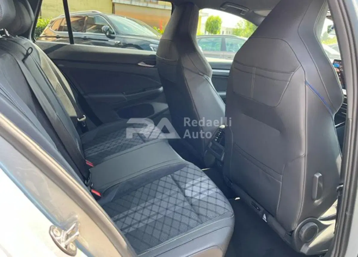 Volkswagen Golf Variant nuova a Lecco (10)