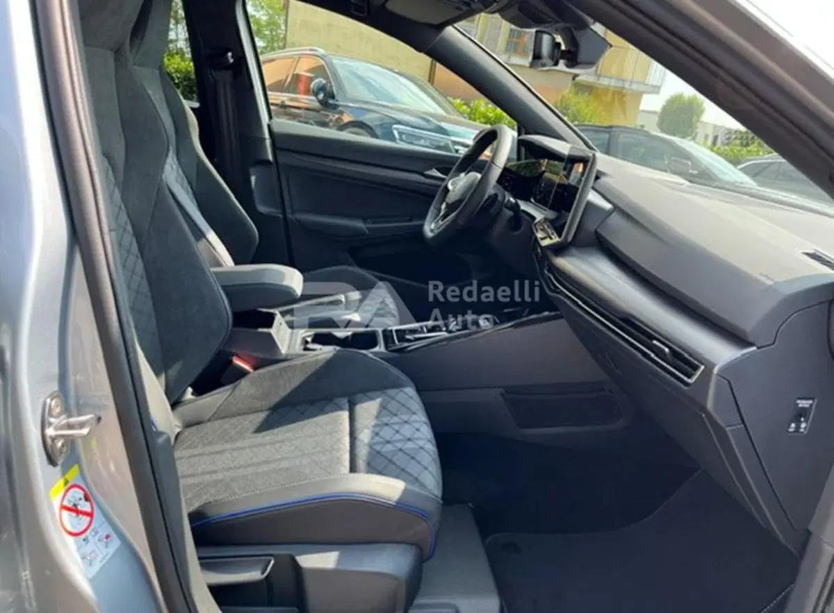 Volkswagen Golf Variant nuova a Lecco (11)