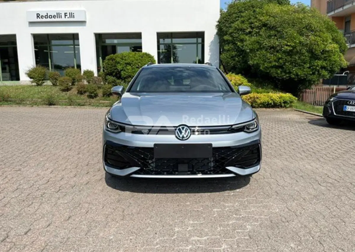 Volkswagen Golf Variant nuova a Lecco (2)