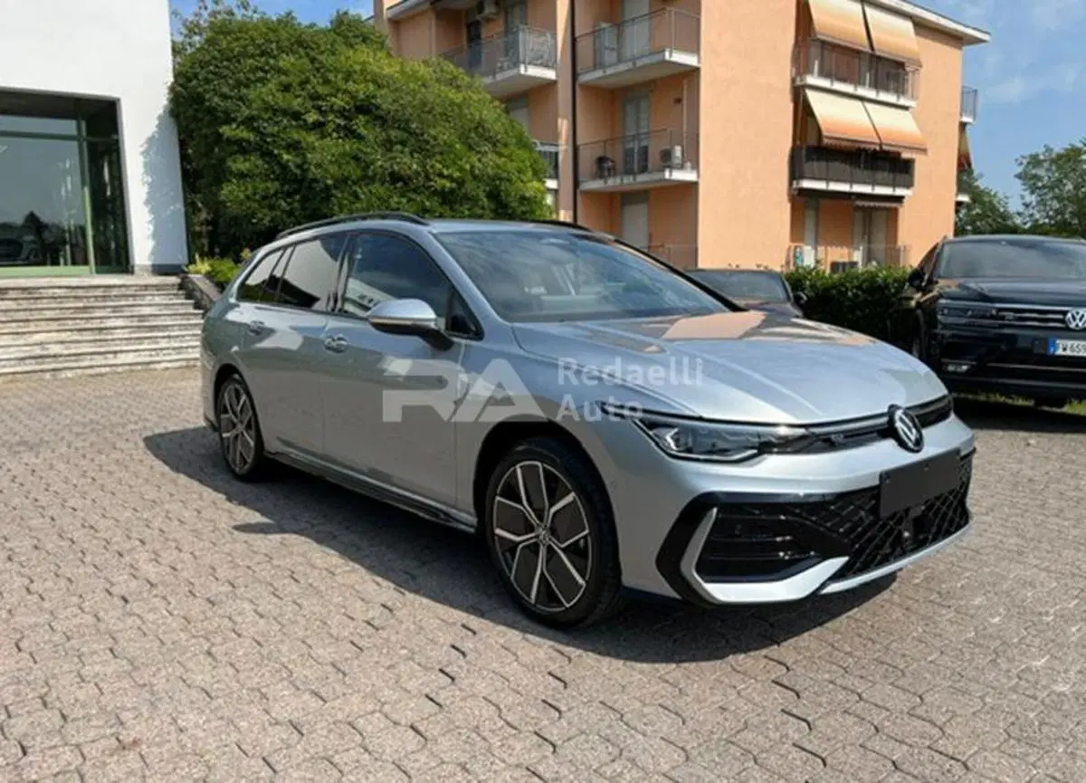 Volkswagen Golf Variant nuova a Lecco (3)